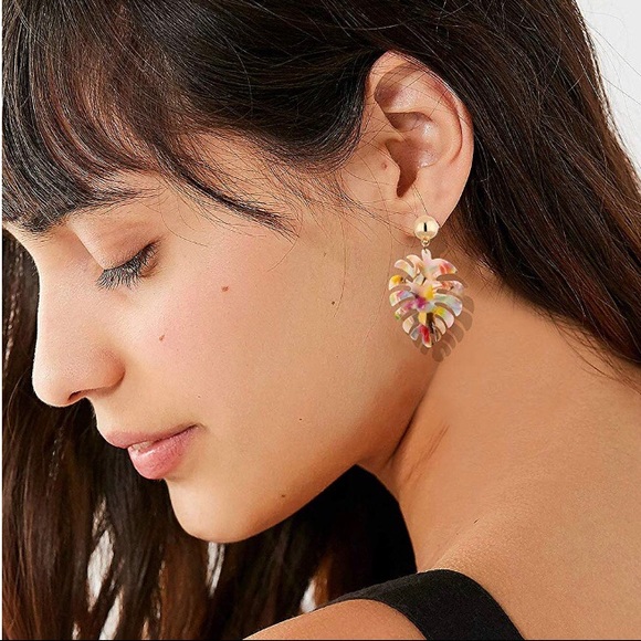 💚🏝NEW Palm Leaf Acrylic Earrings🏝💚 - Picture 6 of 7